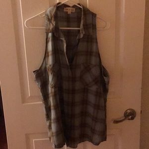 Sleeveless button up shirt